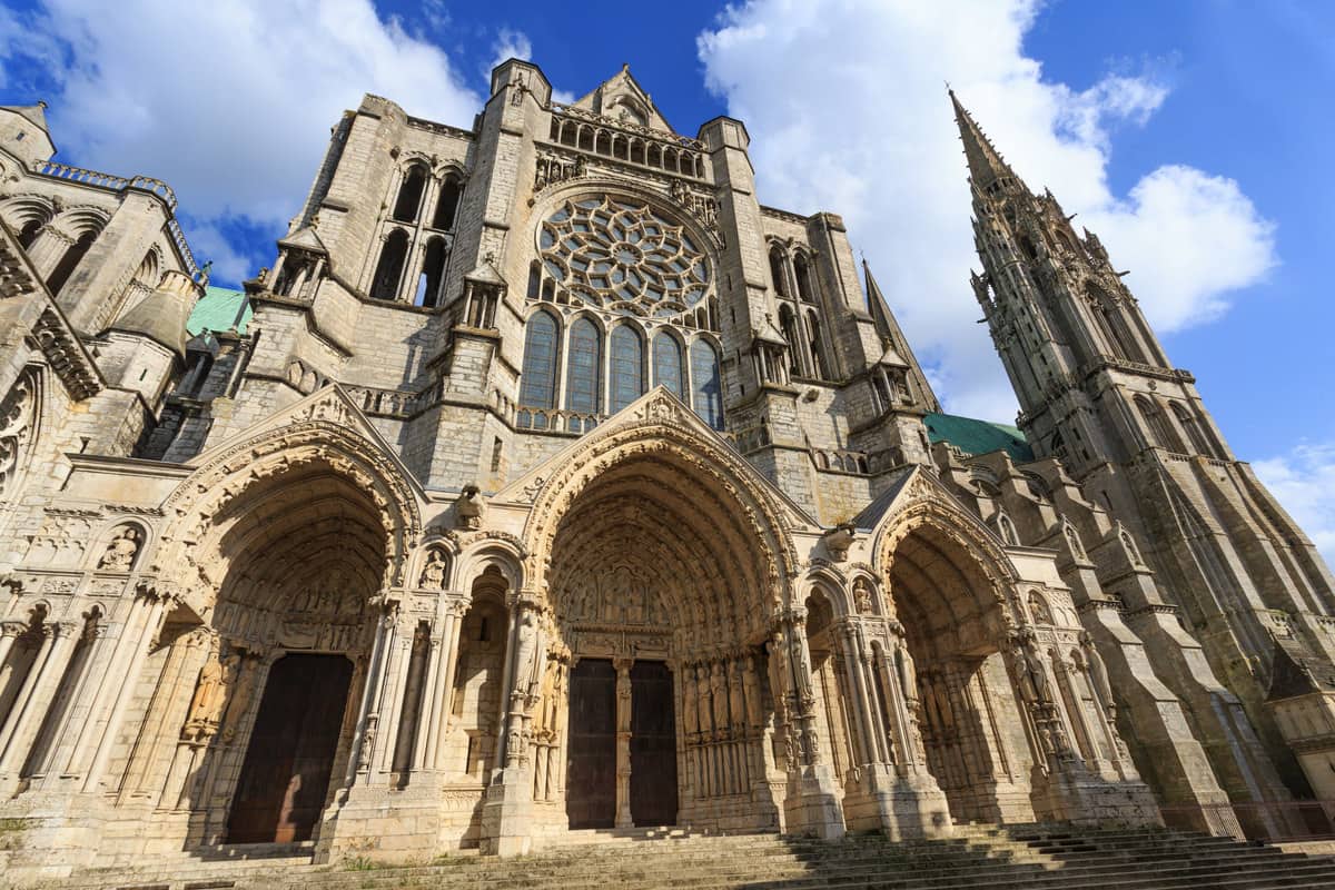 Which Of The Following Is Not A Characteristic Of Gothic Cathedrals Quizlet